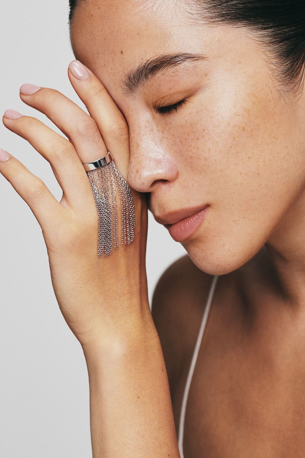 Rings Long Chainfall Ring, diamonds, white gold with luxury craftsmanship from Guzema