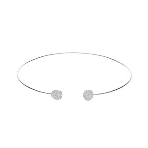 Club choker for a bold look