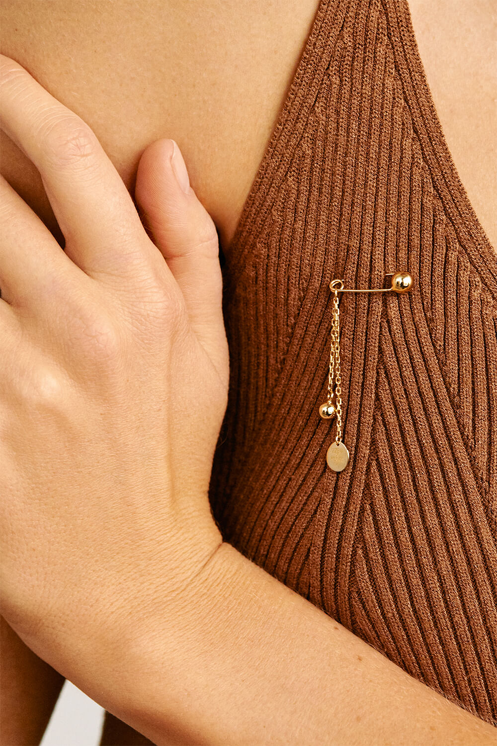 Brooches Mini Pin, yellow gold for personalized elegance