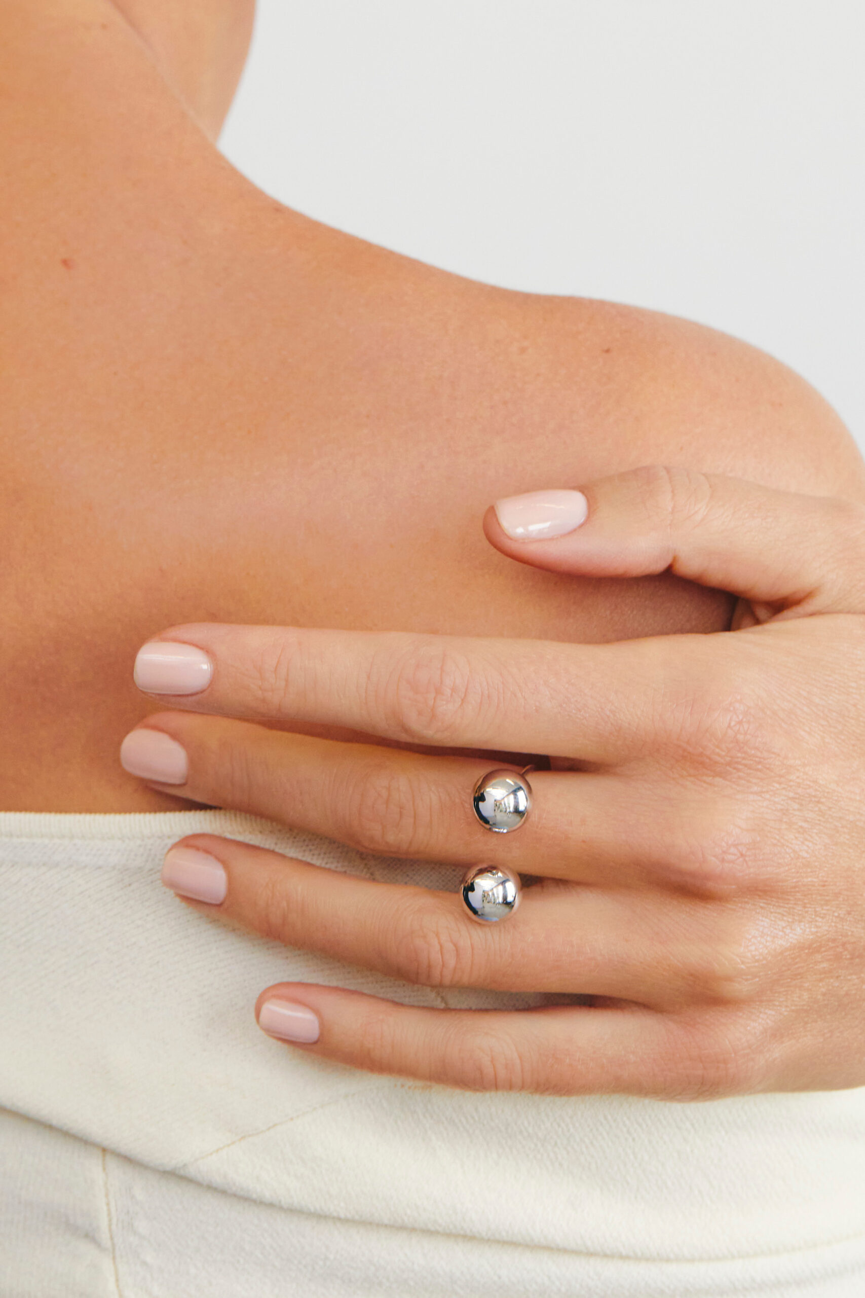 Rings Bold Duo Orb Ring, white gold with modern design available now