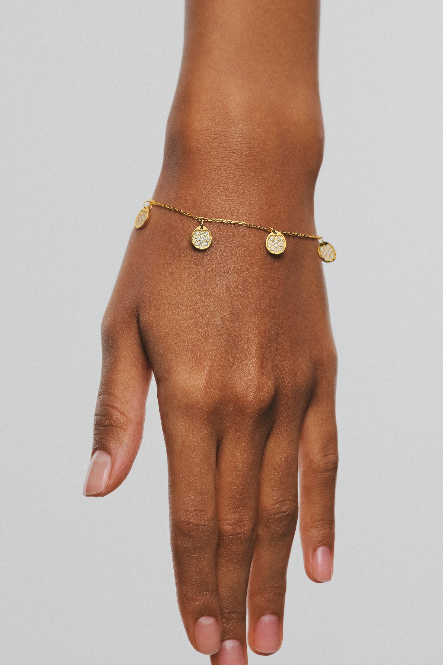 Bracelets Flats Quintet Bracelet, diamonds, yellow gold for everyday elegance