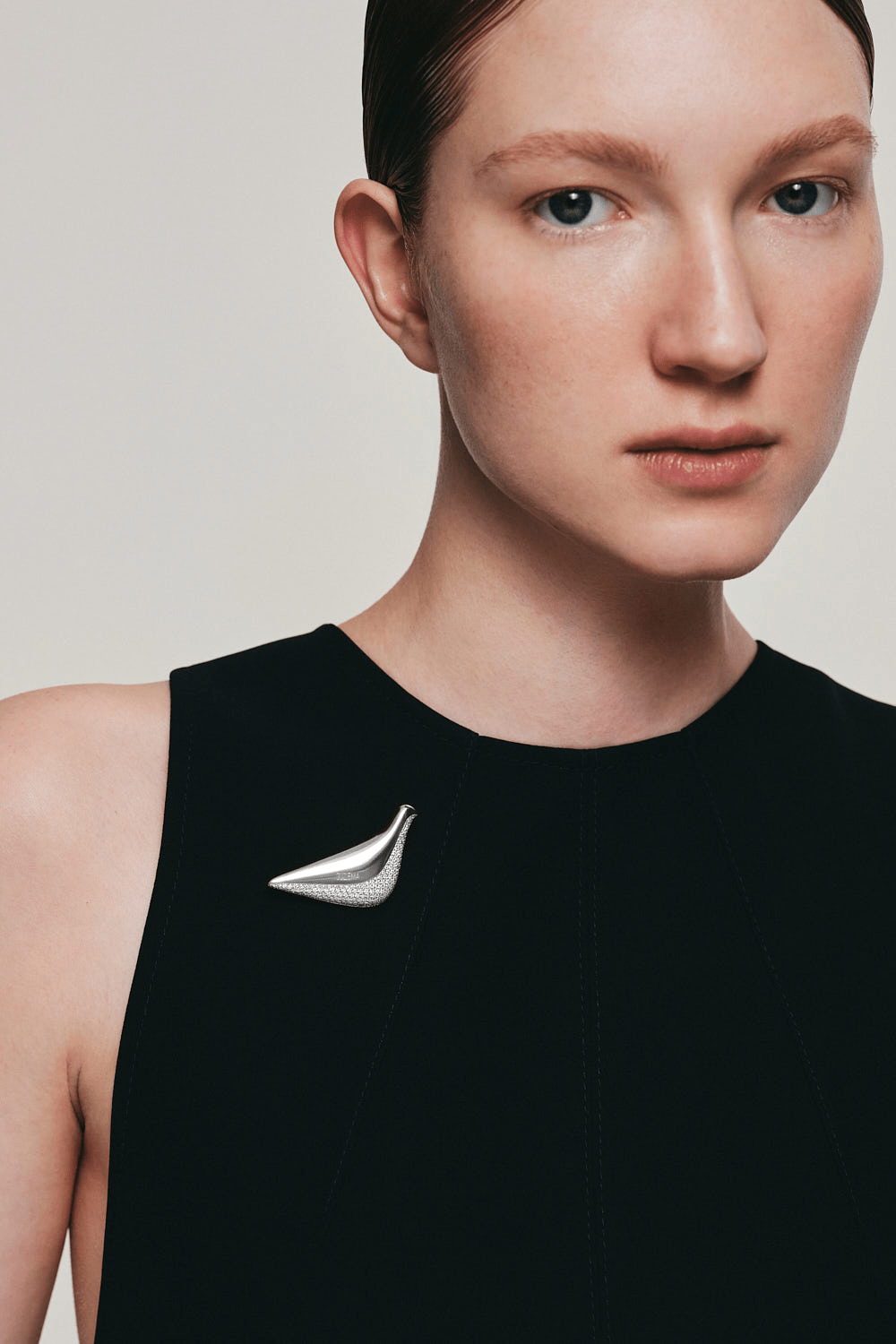 Brooches Bird Girl Brooch, diamonds, white gold for personalized elegance