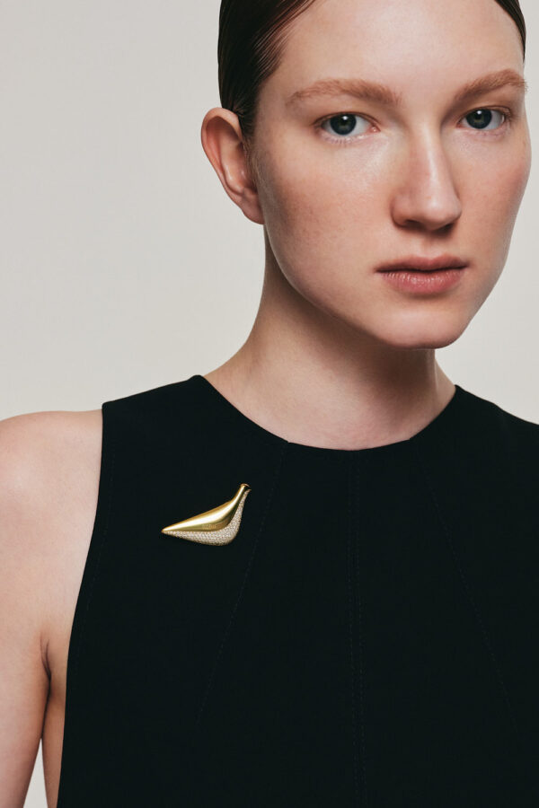 Brooches Bird Girl Brooch, diamonds, yellow gold with unique touch available online