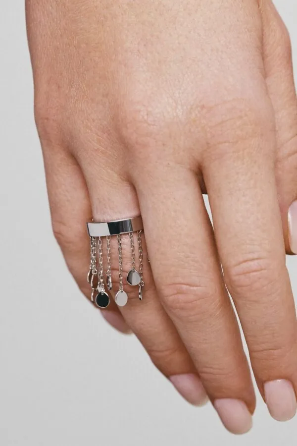 Rings Flats Chainfall Ring, white gold with luxury craftsmanship from Guzema
