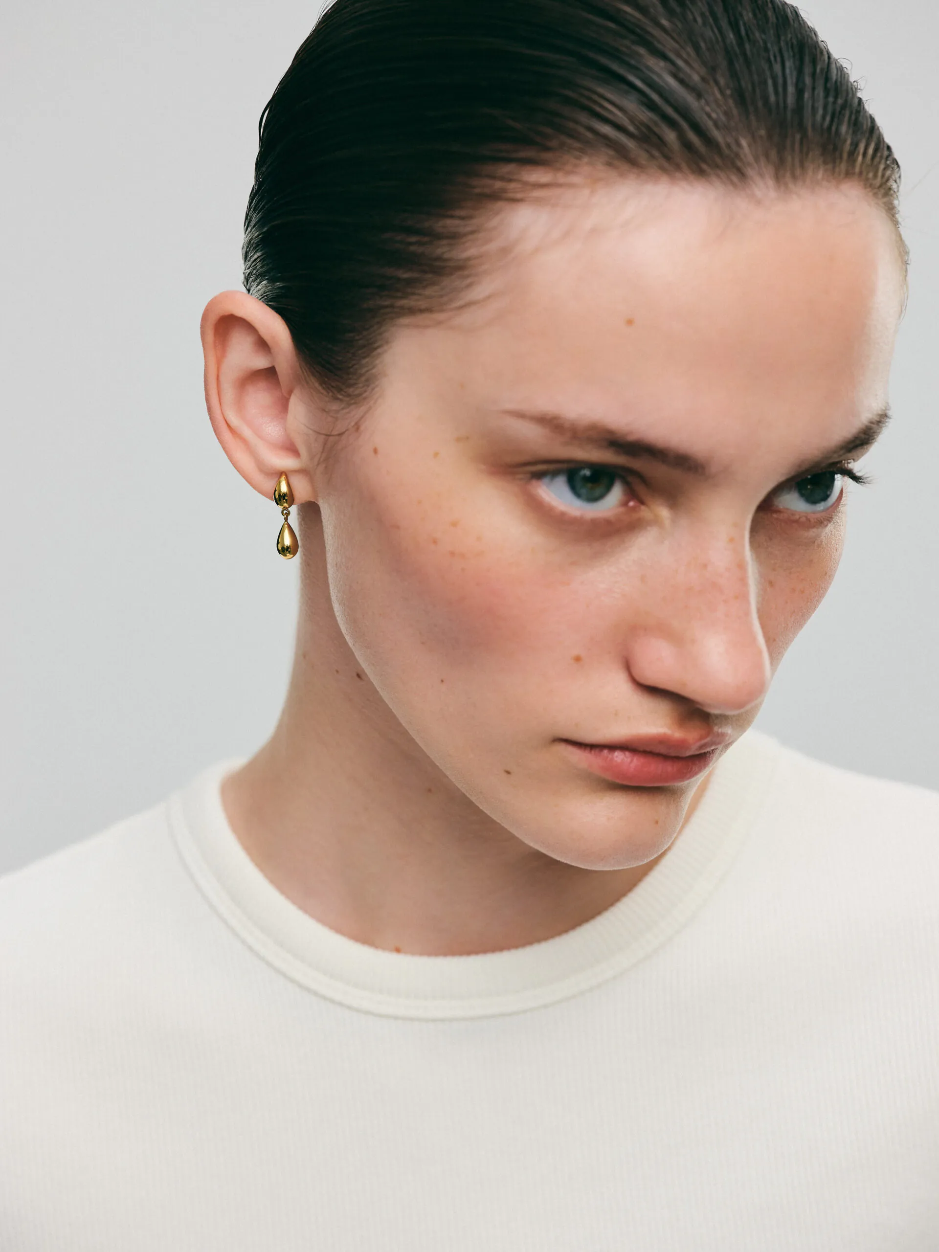 Earrings Mini Droplet Earrings, yellow gold with timeless design by Guzema