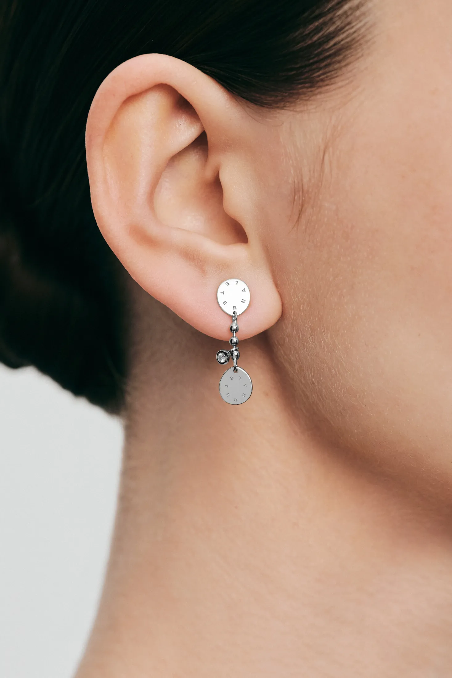 Earrings Duo Flat Eternal Earrings, diamonds, white gold with timeless design by Guzema