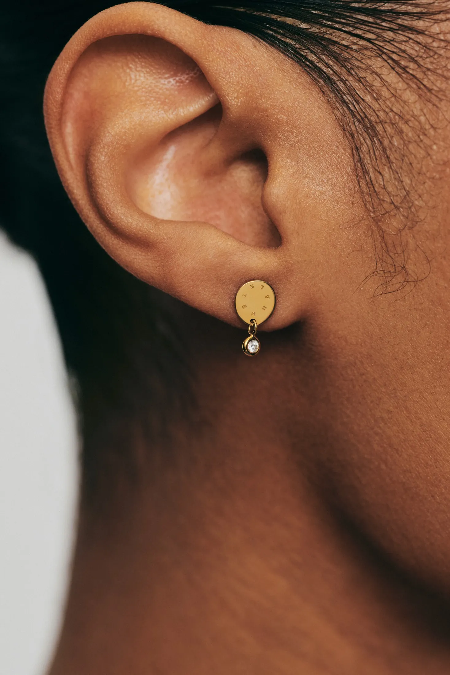 Earrings Solo Diamond Eternal Earrings, yellow gold with timeless design by Guzema