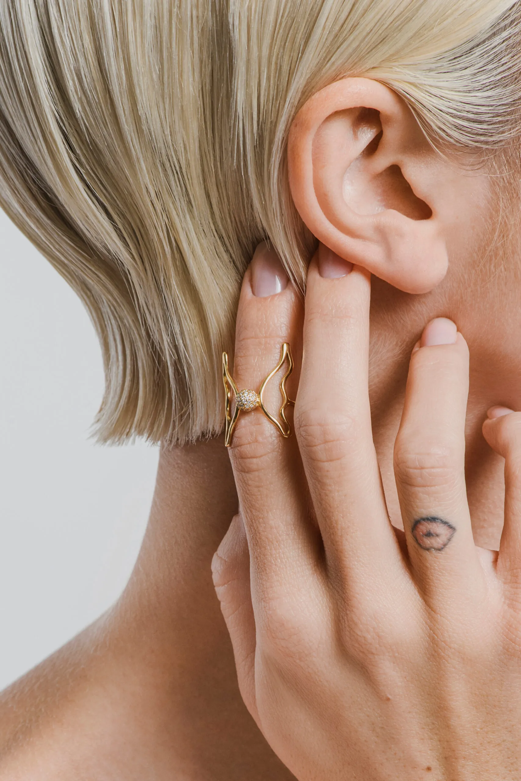 Rings Butterfly Ring, diamonds, yellow gold with modern design available now