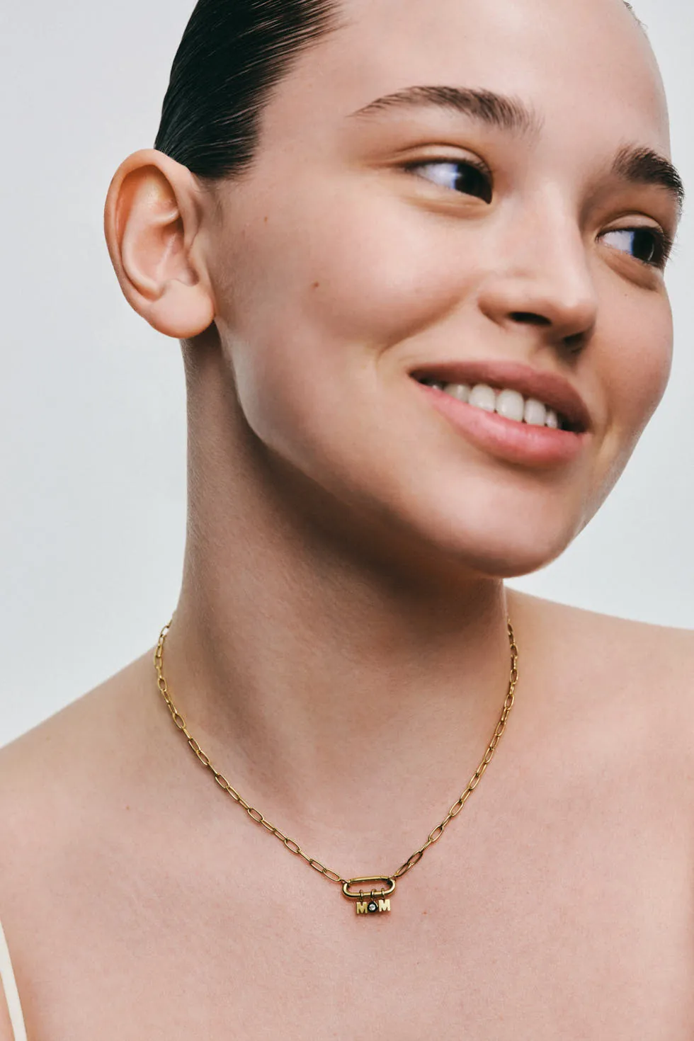 Custom Necklaces MOM Necklace, diamond, yellow gold for a luxurious style