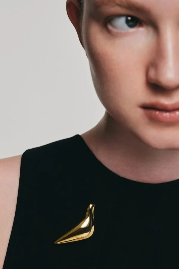 Brooches Bird Girl Brooch, yellow gold for personalized elegance