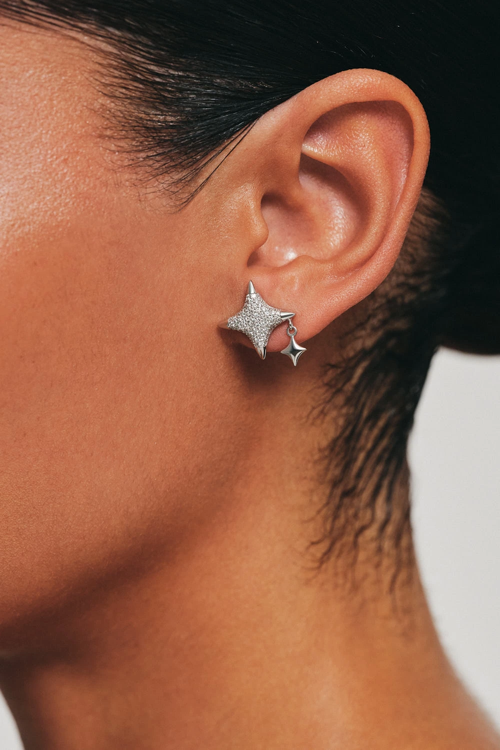 Earrings Star Charm Stud Earrings, diamonds, white gold with timeless design by Guzema