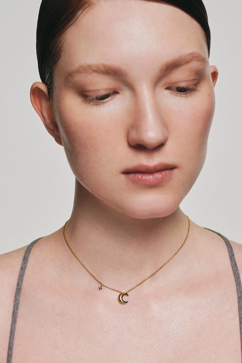 Custom Necklaces Moon Pendant, yellow gold for a luxurious style