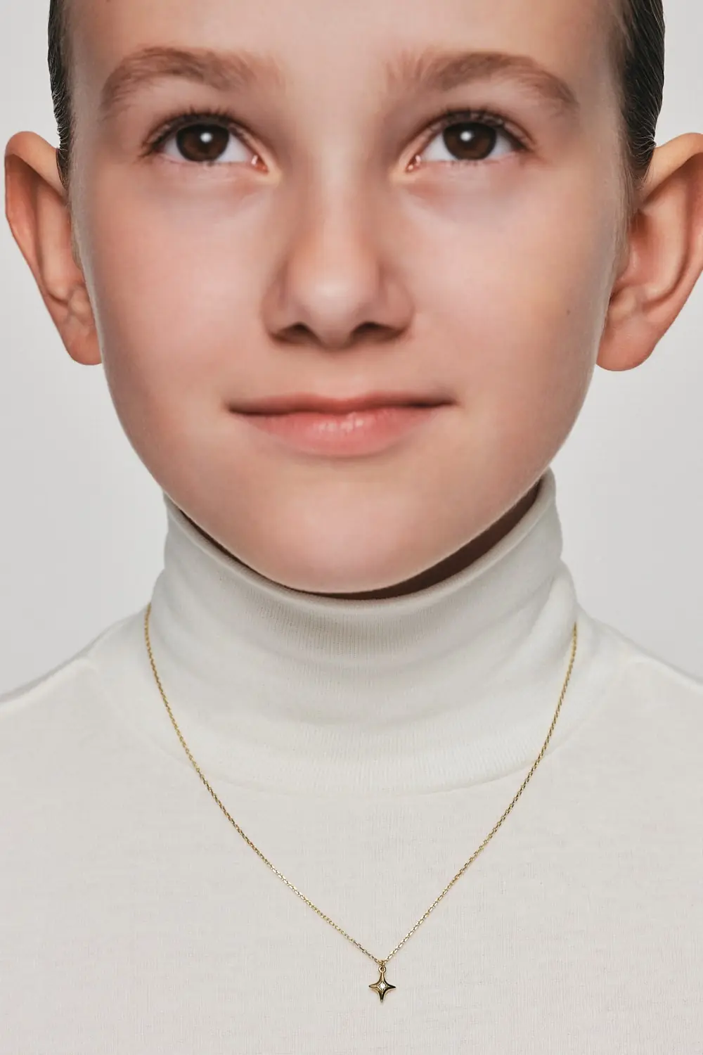 Custom Necklaces Mini Star Pendant, diamonds, yellow gold for a luxurious style