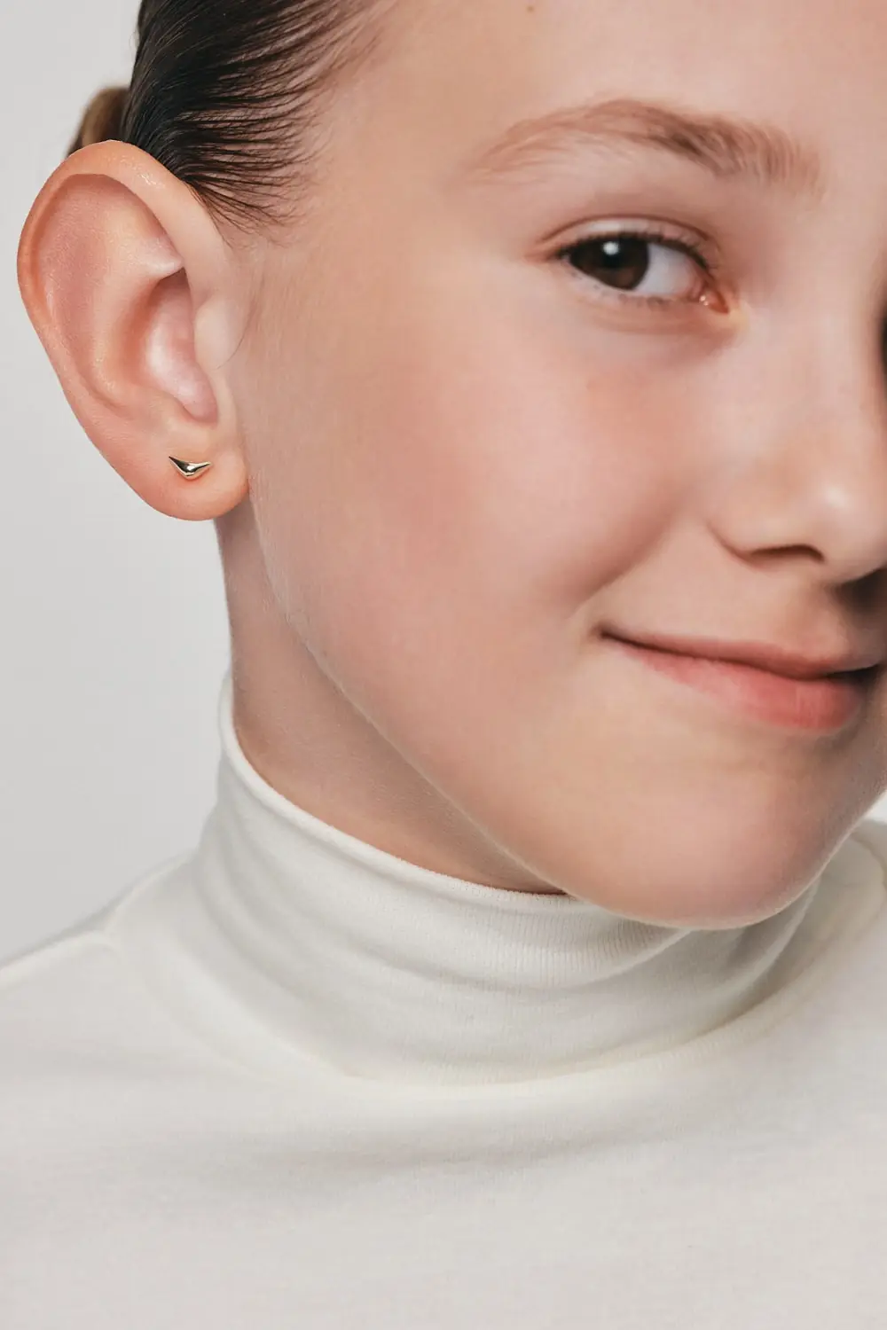 Earrings Mini Bird Girl Stud Earrings, white gold for a unique and sophisticated look